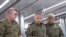 Sergei Shoigu (tengah), saat itu masih menjabat sebagai Menteri Pertahanan Rusia, memeriksa pos komando di lokasi yang dirahasiakan, 26 Juni 2023. (Layanan Pers Kementerian Pertahanan Rusia via AP)