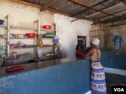 Abathengisa impahla etshiyeneyo bakhala ngokuswelakala kwemali