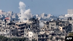 Gambar yang diambil dari kota Sderot di selatan Israel ini menunjukkan kepulan asap saat pemboman Israel di Jalur Gaza utara, 19 Oktober 2023, di tengah pertempuran yang sedang berlangsung antara Israel dan kelompok Palestina Hamas. (Jack Guez / AFP)