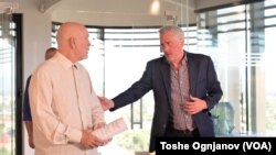 Џон Малкович и Ерик Брнз, коосновач на Stone Bridge Studios