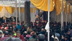 གླིང་མཆོག་སྤྲུལ་རིན་པོ་ཆེ་མཆོག་གིས་བལ་ཡུལ་ནང་མང་ཚོགས་ལ་ཚེ་དབང་སྩལ་གནང་བ་། 