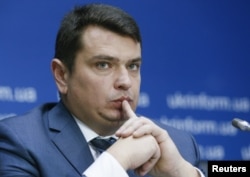 FILE - National Anti-Corruption Bureau of Ukraine Director Artem Sytnyk attends a news conference in Kyiv, Aug. 18, 2016. In an interview with VOA, Sytnyk defended actions of his undercover agents, as well as the agency's cooperation with FBI.