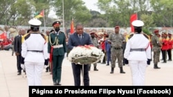 Filipe Nyusi, Presidente de Moçambique, na deposição da coroa de flores em homenagem aos heróis nacionais, Maputo, 4 Outubro 2022