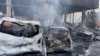 Uništena vozila na mestu ruskog raketnog udaa u Vinicu, Ukrajina, 14. jula 2022.