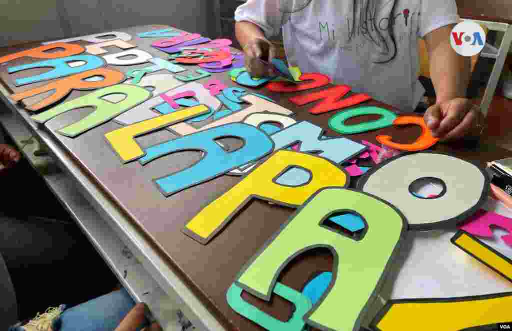 El contenido está acompañado por una unidad didáctica para profesores y profesionales que buscan involucrar a sus estudiantes en la construcción de paz. [Foto: Karen Sánchez, VOA]