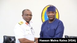 Shugaban sashen Hausa Aliyu mustapha, da babban hafsan hafsoshin mayakan ruwan Najeriya Vice Admiral Auwal Zubairu Gambo