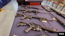 Silaha zilizopatikana na maafisa wa usalama kutoka kwa wahalifu nchini Haiti. Ukosefu wa usalama umeongezeka nchini humo