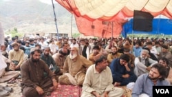 په هرنايي کې پرلت