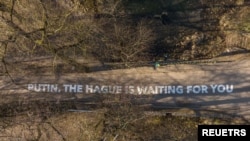 წარწერა რუსეთის საელჩოსთან ვილნიუსში (ლიეტუვა)