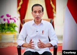 Presiden Jokowi dalam telekonferensi pers di Jakarta, Rabu (27/4). (Foto: Biro Setpres)