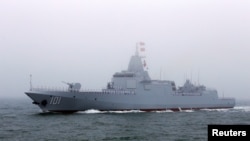 중국 해군의 055형 구축함 난창함이 칭다오 근해 행사에 참가하고 있다. (자료사진)