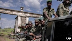 Waasi wa kundi la M23 wakiondoka Rumangabo baada ya kuachilia mji huo kwa wanajeshi wa jumuiya ya Afrika mashariki Jan 6, 2023