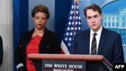 “Спікер Джонсон підриває обороноздатність України в час, коли Путін та його іранські союзники вбивають невинних мирних мешканців", - сказав речник Білого дому Ендрю Бейтс. Фото: Nicholas Kamm / AFP