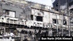 សំណង់អគារកាស៊ីណូ ក្រោយភ្លើងឆាបឆេះ កាលពីយប់ថ្ងៃទី២៩ ខែធ្នូ ឆ្នាំ២០២២។ (ស៊ុន ណារិន/វីអូអេ)