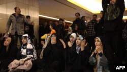 وێنەی هەوادارانی تۆپی پێی ئێرانی لە کاتی یارییەکەی نێوان ئەمەریکا و ئێران لە دەمی جامی جیهانی قەتەری ساڵی 2022. تارانی پایتەختی ئێران 29، یازدەی 2022 