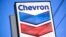 Foto Achiv: Yon afich konpayi petwol Ameriken Chevron nan Bradenton, Florid. 
