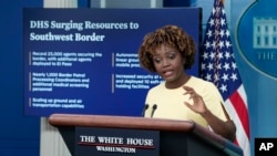 白宮新聞秘書卡琳·讓-皮埃爾 2022年12月19號在白宮每日新聞發布會上答記者問。