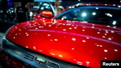 在泰國曼谷國際車展上展出的比亞迪電動車。（2022年11月30日）