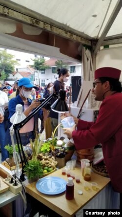 Tim Stasiun Jamu aktif hadir, dan memperkenalkan jamu, dalam acara untuk anak-anak muda (dok pribadi)