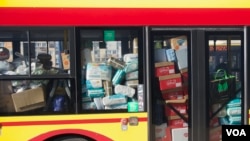 Bus packed with supplies for refugees arriving at Warsaw’s eastern Railway Station. (Jamie Dettmer/VOA)