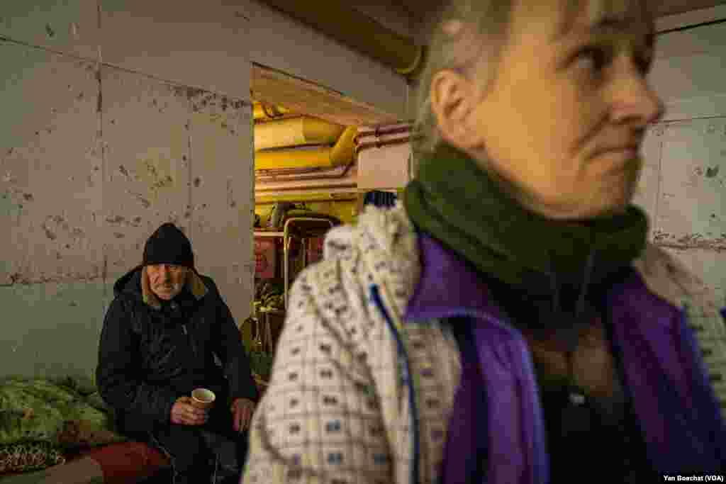 Civilians hide in a bunker close to the last position of the Ukrainian army. Most of them don't want to leave their homes, even though the Russian troops are just few hundred meters from here. Irpin, Ukraine, March 12, 2022. (Yan Boechat/VOA)