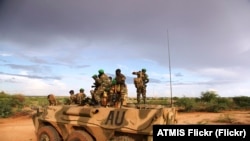 Wanajeshi wa AU wakisha doria nje ya mji wa Burubow uliyopo eneo la Gedi kwenye picha ya maktaba.