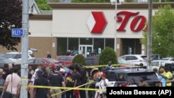 Scena ispred supermarketa u Bafalu gde je ubijeno 10 osoba