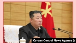 North Korea leader Kim Jong Un called on his officials to draw lessons from the experience of advanced countries to help the country deal with the coronavirus, May 14, 2022. Photo: Korean Central News Agency