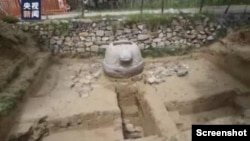 ལྷ་སའི་ཆུ་ཤུར་དུ་འུ་ཤང་རྡོ་རིང་གི་གནའ་ཤུལ་གསར་རྙེད། (CCTV screenshot )