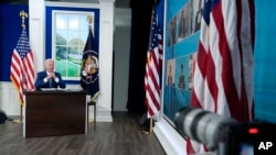 资料照片：拜登总统2021年9月22日在第76届联合国大会期间在白宫南院礼堂举行的COVID-19在线峰会上讲话。（美联社）