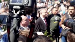 Црвена боја врз рускиот амбасадор во Полска