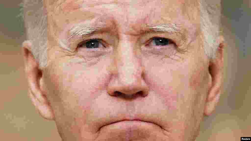 Rais Joe Biden, akiwa na huzuni na hasira akilihutubia taifa kufuatia mauwaji kwenye shule ya msingi mjini Uvalde, Texas, muda mfupi baada ya kurudi kutoka ziara ya Japan. May 24, 2022.