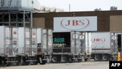 JBS je veliki dobavljač mesa koji posluje u Sjedinjenim Državama, Australiji, Kanadi, Evropi, Meksiku, Novom Zelandu i Britaniji.