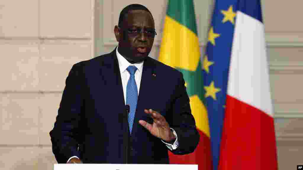 Macky Sall prononce son discours au palais de l'Élysée à Paris, en France, le 12 juin 2017.