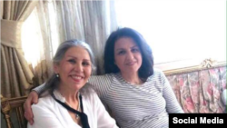  از چپ به راست، مهوش ثابت و فریبا کمال آبادی 