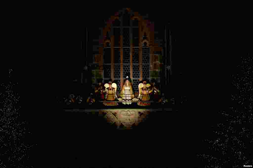 Teresa Windschall, dressed as a gold-foiled Christ Child, recites the traditional prologue for the opening ceremony of the famous "Nuernberger Christkindlesmarkt" (Christ Child Market) one of the world's oldest Christmas markets in Nuremberg, Germany.