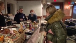 អ្នកស្រុក​នៅ Little Ukraine នៅ​ក្រុង​ញូវយ៉ក​ជួយ​ពួក​ជនភៀសខ្លួន​ពី​សង្គ្រាម​ដែល​ទើប​មក​ដល់​ថ្មីៗ