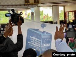 Matayarisho ya kufunga vifaa vya uchaguzi yakiendelea kufanywa na Tume Huru ya Taifa ya Uchaguzi CENI. Picha kwa hisani ya CENI.