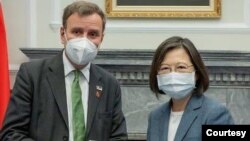 台灣總統蔡英文2022年11月9日在台北會晤到訪的英國國際貿易副大臣格雷格·漢斯（Greg Hands)。 （Greg Hands推特照片）