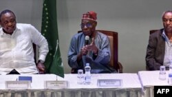  Tsohon shugaban Najeriya Olusegun Obasanjo da tsohon shugaban kasar Kenya Uhuru Kenyatta. 