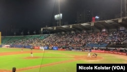 Estadio de los Leones de Caracas. Hacía mucho tiempo que en este estadio no se veía tanto público.