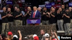 Kandidati republikan dhe ish-Presidenti Trump duke bërë fushatë në Arizona, 13 tetor, 2024 