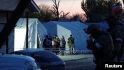 Watu waliohamishwa kutoka kiwanda cha chuma mjini Azovstal, Ukraine.