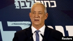Benny Gantz, chef du parti bleu et blanc, lors d'une réunion de sa faction à Tel Aviv, Israël, le 26 septembre 2019.