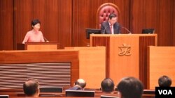 香港特首林鄭月娥出席立法會答問大會。(美國之音湯惠芸)