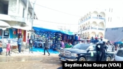 Un cortège organisé lors d’une réunion des ténors de la coalition d’opposition "Manko Taxawu Sénégal " à Gackou, banlieue dakaroise, Sénégal, 13 juillet 2017. (VOA/Seydina Aba Gueye)