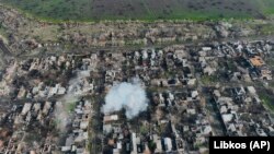 Predgrađe Bahmuta nakon ruskih artiljerijskih napada, 27. decembra 2022.