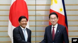 日本首相岸田文雄在東京會晤到訪的菲律賓總統小馬科斯. (2023年2月9日)