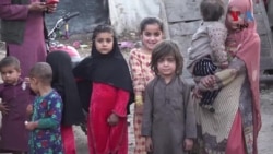 د طالبانو د واکمنۍ ورستو پاکستان ته کډوال شوي افغانان وايي بچي یې د تعلیم نه محرومه پاتې کېږي