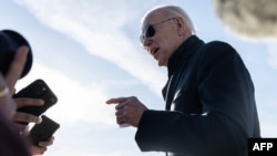 Presiden AS Joe Biden berbicara kepada awak media di Hagerstown, Maryland, pada 4 Februari 2023. (Foto: AFP/Andrew Caballero-Reynolds)